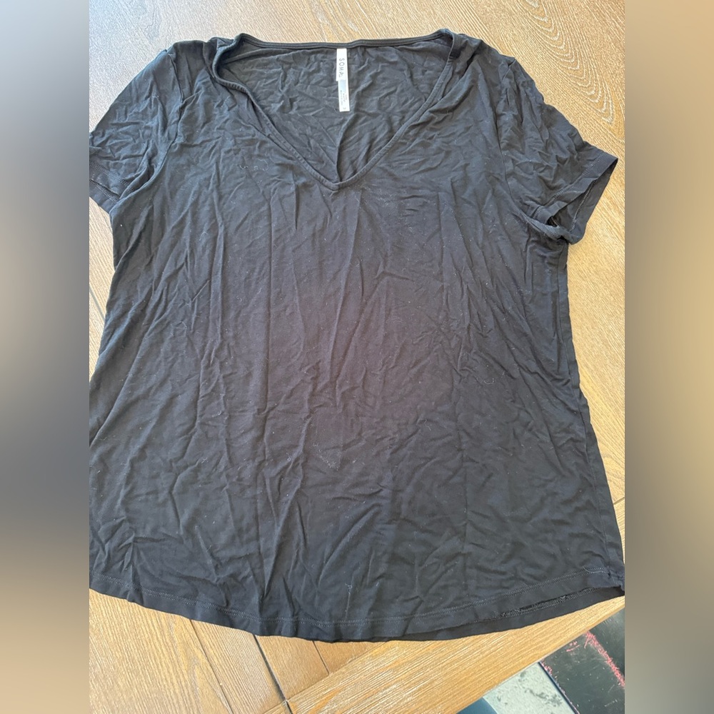 Soma Short Sleeve V-Neck Cooling  Tee size medium